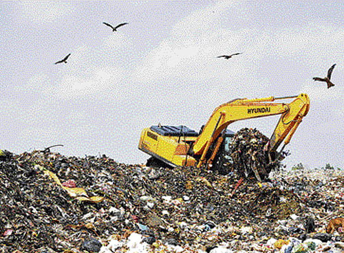 Nearly 25 lakh tonnes of garbage have accumulated in Mandur landfill. DH photo