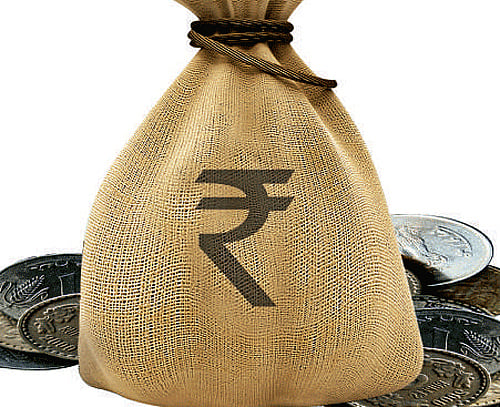 Logging its biggest drop in over four months, the rupee today depreciated 52 paise to end at 59.77 against US dollar on rising risk aversion after global oil prices surged on supply concerns over the unrest in Iraq. / DH Photo