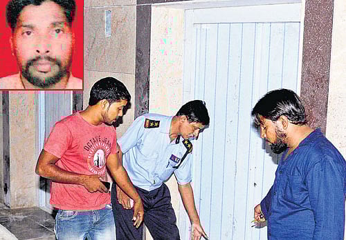 Private security guards show the spot where Shaji John was found dead at Mahaveer Jain Hospital in Vasanthnagar on Tuesday. DH PHOTO