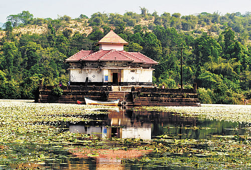 Kere Basadi in the town of Varanga. photo by author