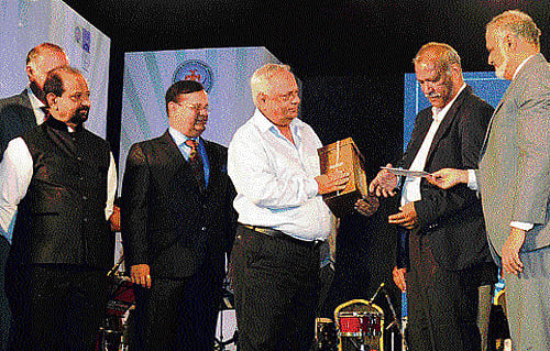 nostalgic moment: KSCA Secretary Brijesh Patel (right) and BCCI interim president Shivlal Yadav (second from right) honour the captain of the first Karnataka team to win the Ranji Trophy, EAS Prasanna, at a function in Bangalore on Saturday. G R Viswanath (left) and B Siddharamu, Prasanna's team-mates then, look on. DH PHOTO