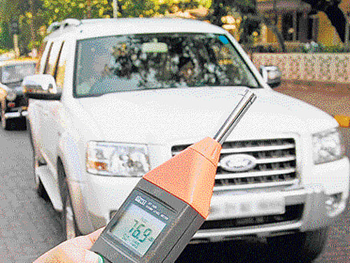 The Karnataka State Pollution Control Board is holding weekly discussions with the traffic police and the transport department on how to penalise those causing vehicular noise pollution, the KSPCB chairman Vaman Acharya said on Monday. DH photo