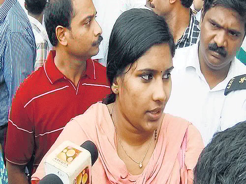 Nurse Sumi Jose speaks to the media. The 46 Indian nurses stranded in the conflict zones of Iraq returned home on a special Air India aircraft at the Cochin International Airport. DH photo