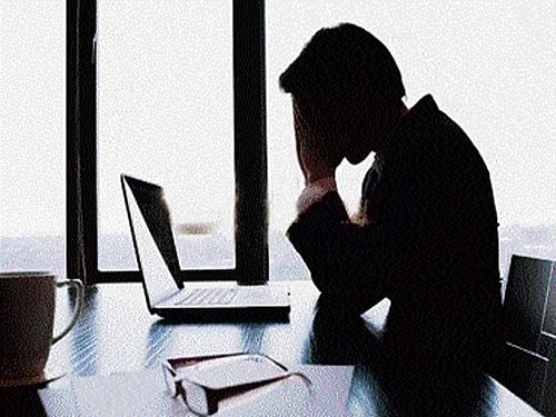 Stress results in short spans of concentration added to an anxious and depressed mood. (Below)&#8200;One should consume more mood-enhancing foods.