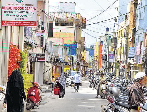 A view of Jewellers Street. DH PHOTO BY BK JANARDHAN