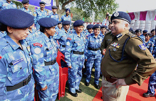 In a change of policy, the Indian Army has decided to allow women officers to command combat support branches like Army aviation and signal corps from 2015 onwards. PTI file photo