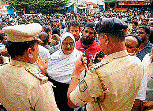 show of strength: Protesters in confrontation with Police officials in front of N&#8200;R&#8200;Traffic Police Station, in Mysore, on Thursday. DH Photo