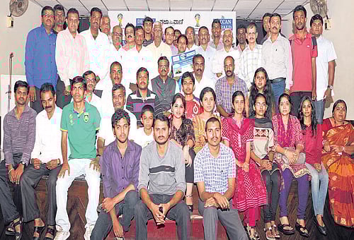 Winners of the Deccan Herald-Prajavani Football Carnival Contest are all smiles during the prize distribution function on Saturday. DH photo