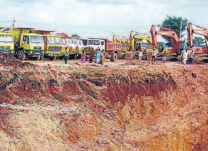 Rescue operation of a six-year-old Thimmanna Hanamappa Hatti, who fell into an open borewell a week ago, is called off at Sulikeri Village near Bagalkot on Saturday. KPN