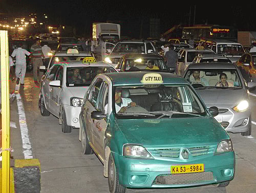 Ahead of the long weekend from Friday, rental cars are charging exorbitant rates with Bangaloreans booking vehicles to visit places around the City for a short vacation. DH file photo