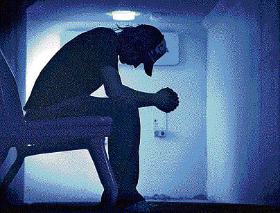 India is the suicide hotspot of the world, according to the World Health Organisation (WHO) report, which said that around 2.58 lakh people took their own lives, the highest for any country across the globe. DH Illustration