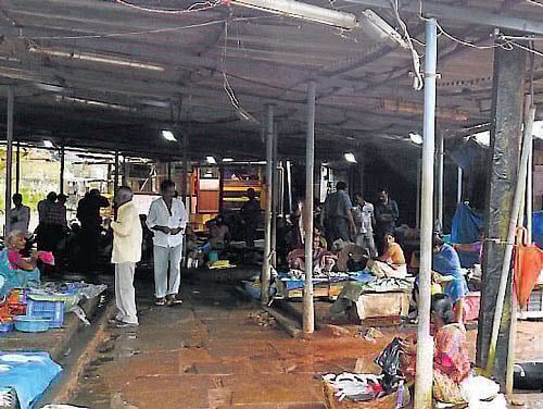 A view of Urwa fish market which lacks a good roof.