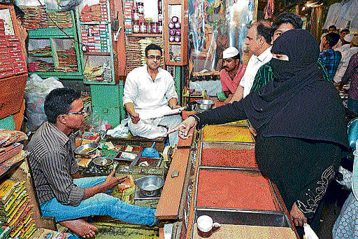 Whenever our mothers temper dishes with spices while cooking, the rich strong aroma suffuses every nook and cranny of the house making everyone sneeze or cough. For just this one time of the day it becomes a tad difficult to stick around in the house! DH