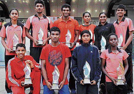winners all: Individual winners of the State Junior and Senior Athletic Championship. BACK ROW (from left): Simi NS (U-18 girls), Mohamed Sadath (U-18 boys), GN Bopanna (Men), MG Padmini (Women), Praneeta Pradeep (U-20 girls) and Gowrish (U-20 boys). FRONT ROW: (from left): Bhaghavankripa Mehta (U-14 boys), Praveen Kumar (U-16 boys), Kaveri L Patil (U-16 girls), Josna (U-14 girls). dh photo