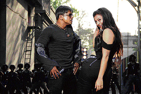 Blacky and the belle : Vijay and Soundarya Jayamala  jiving to the Blacky song in Simhadri.