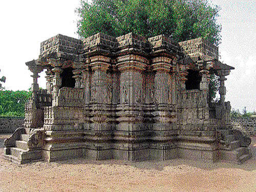 Bijapur is world-famous for its Adilshahi monuments. The remote villages of Bijapur has many ancient Hindu monuments which are not yet exposed to the travellers. Manjunath Sullolli Photos