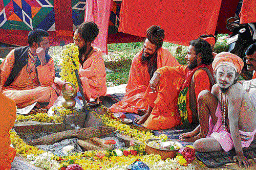 Unusual: Naga sadhus take part in rituals for rain at Banavar in Arsikere taluk, Hassan district. DH PHOTO