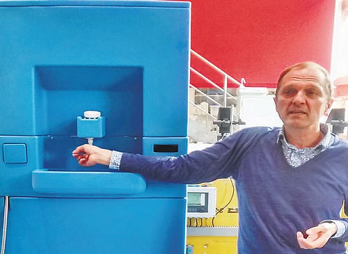 Scientist Chirstoph Luthi explains howthe sustainable toilet functions. DH PHOTO