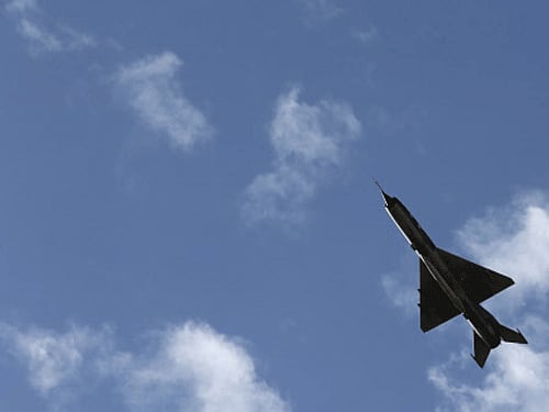 US warplanes attacked a terrorist convoy near Mosul in Iraq in an attempt to kill Islamic State (IS) leaders, media reported Sunday. Reuters