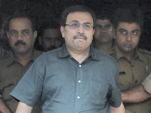 Saradha scam accused Kunal Ghosh today threatened to commit suicide if the CBI did not take proper action against 'those involved' within three days in front of a magistrate when he was produced before a city court. PTI file photo