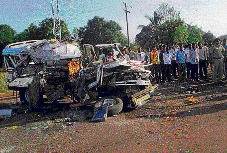 DEMOLISHED: The mangled remains of an ambulance which collided head-on with a tanker on NH 9 near Molakera village in Humnabad taluk, Bidar, on Wednesday morning. DH PHOTO