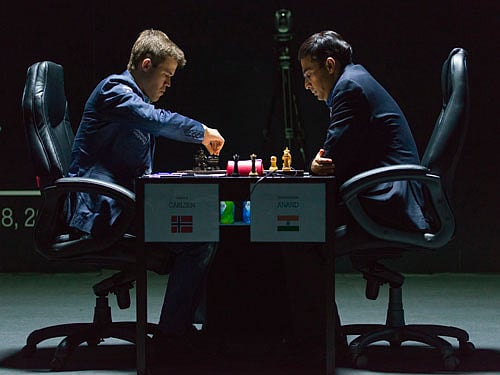 Viswanathan Anand failed to capitalise on an optical blunder by Magnus Carlsen and went on to lose the sixth game of the World Chess Championship, here today. AP photo