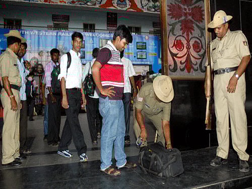 The Railway Ministry's attempt to take over the operational control of Government Railways Police (GRP) for effective policing of passengers and assets has invited stiff resistance from states. DH file photo