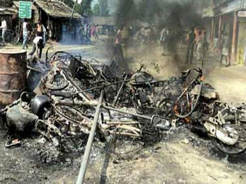 As many as 14 people, including three women, were injured in a clash between two communities at Ulaibettu on the outskirts of Mangaluru on Friday night. Two auto rickshaws and four two-wheelers were also damaged in the incident. PTI photo for representation only