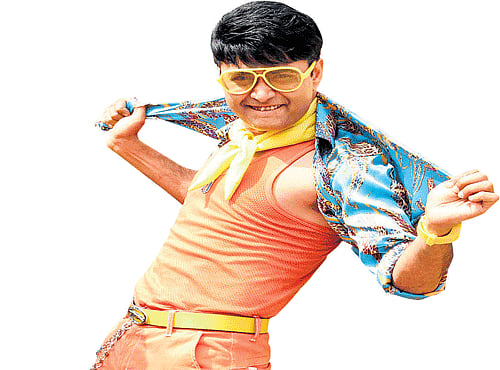 Novelty is Sharan's forte. In all his projects, he has always managed to arouse a lot of curiosity. The latest teaser of film 'Rajarajendra' has Sharan dressed in extremely bright coloured clothes. However, it's not repulsive. In fact, it makes you want to know more about his character. Sharan says that it's the character that made him sign on the dotted line.