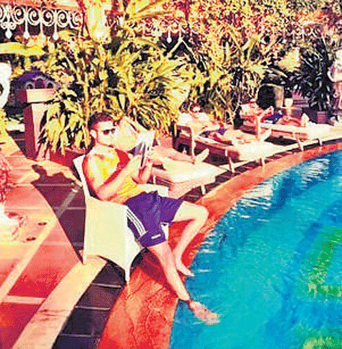 Dutch player Robbert Kemperman at the teamhotel's swimming pool TWITTER