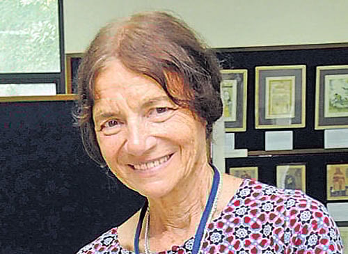 Frankoise Bosteels does not draw faces on her dolls and lets the body do the talking. Crafted to perfection, each of her dolls speaks volumes.