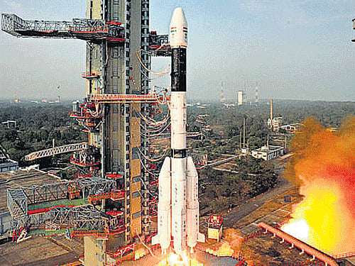 India successfully test fires its heaviest rocket