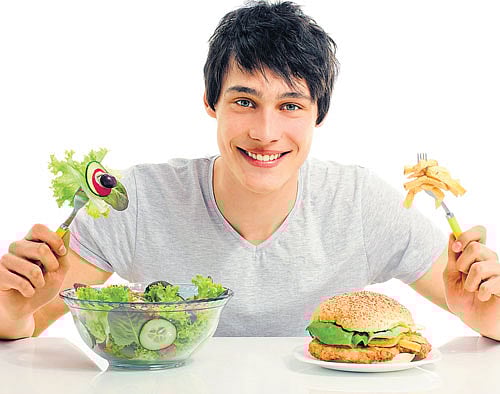 Most people tend to automatically associate junk food with positive feelings, scientists say. Researchers found that overcoming the temptation to eat unhealthy snack foods is thwarted by the positive thoughts many of us associate with junk food...Reuters File photo
