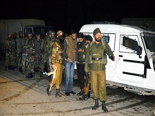 In the second ceasefire violation in the past 24 hours, Pakistani Rangers today fired on a BSF patrol party along the International Border in Samba district of Jammu and Kashmir, killing a jawan and injuring another.PTI File Photo