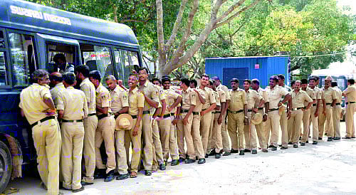 The Centre has decided to amend rules to check arbitrary suspension of IAS, IPS and IFoS officials and to bring in uniformity in procedure to be followed for conducting disciplinary proceedings against them. DH File Photo.