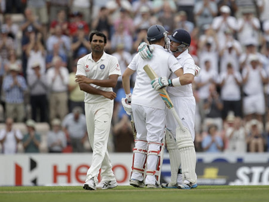 He managed to notch up a five-wicket haul but Indian medium pacer Mohammad Shami today said it was tough to bowl on the flat deck here and his team's bowlers should not be criticised for conceding 572 runs to Australia in the ongoing fourth and final cricket Test.Ap File photo