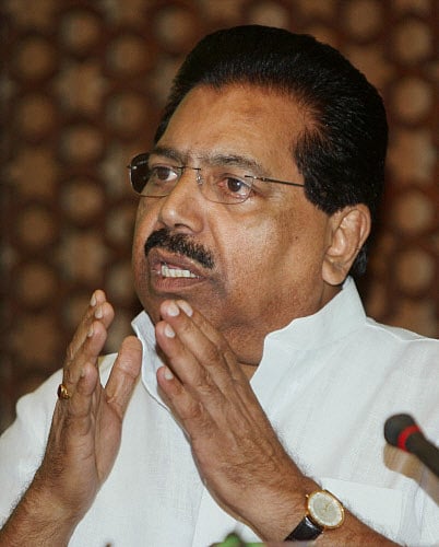 The Congress plans to rope in chief ministers of key states and film stars-turned-politicians to rev up its virtually non-existent campaign for the Delhi Assembly elections. PTI file photo