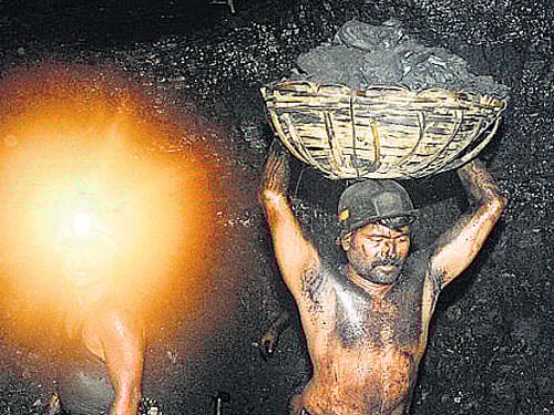 The Supreme Court-appointed Central Empowered Committee (CEC) has approved a Karnataka government plan to reallocate 51 'C' category mines in Bellary, Chitradurga and Tumkur districts through e-auction. File Photo