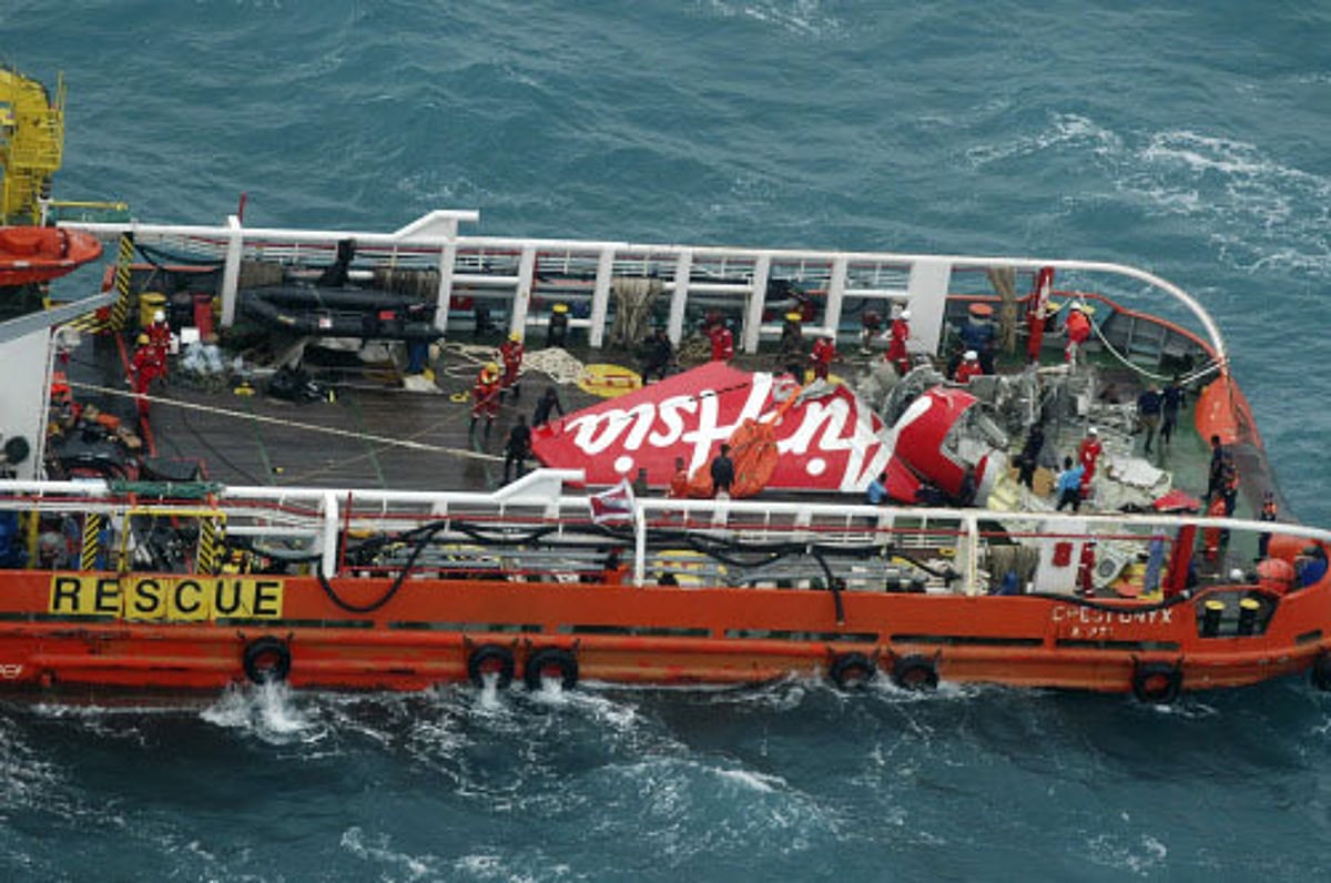 AirAsia captain left seat before jet lost control: sources