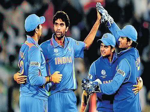 Munaf Patel (middle) was a vital cog in India's 2011 triumph.
