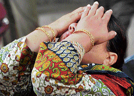 Tabassum, mother of Ayesha, is inconsolable. DH photo