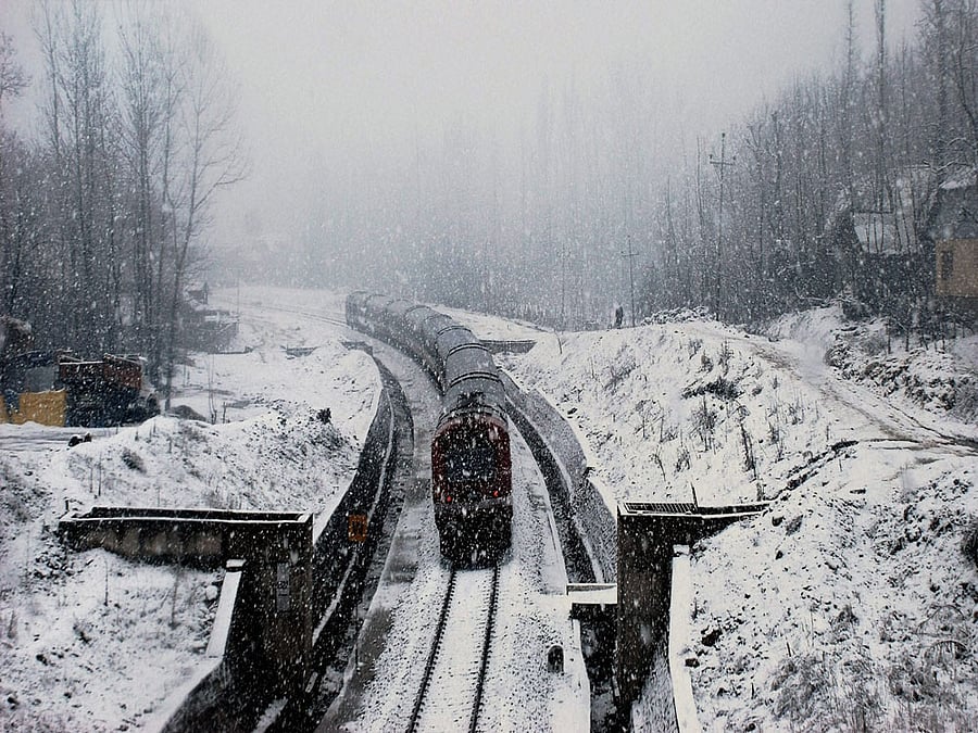 Kashmir witnessed season's heaviest snowfall as the arterial Jammu-Srinagar National Highway remained closed for the second consecutive day today. PTI File Photo