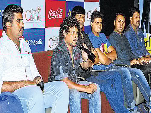 Soombe film Director Saikrishna Kudla addresses mediapersons at a press conference held at Cinepolis in Mangaluru on Wednesday. Producer Kishor Kottari, actors Rahul, Bhojraj Vamanjoor look on among others. DH Photo