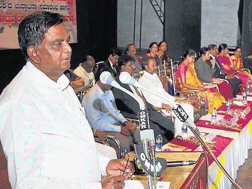 Revenue Minister Sreenivas Prasad. DH File Photo for representation.