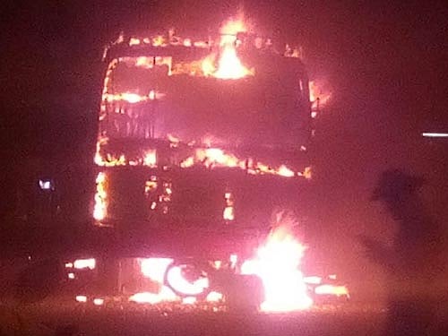 Public burnt private bus which killed man at Thanisandra main road in Bengaluru on Wednesday. DH Photo