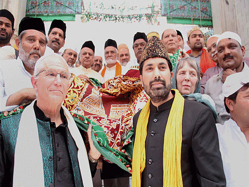 A 'chadar' (holy cloth), handed over by an official of the US Embassy on behalf of the US government, is carried before it was offered at the shrine of Khwaja Moinuddin Chishti during his Urs in Ajmer on Monday. PTI Photo