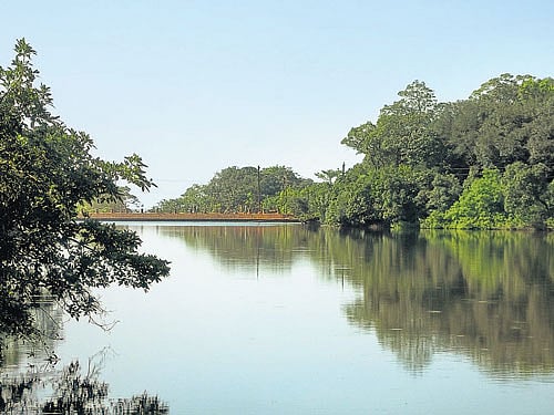 Charlotte Lake on Matheran hill station. (Below) Train at Panorama Point in Matheran.
