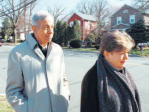 IN LIFEANDDEATH:DrNash, with his wife, Alicia,whose decades-longdescent intoseveremental illnessandeventual recoverywere the subject of abookanda2001film,both titled