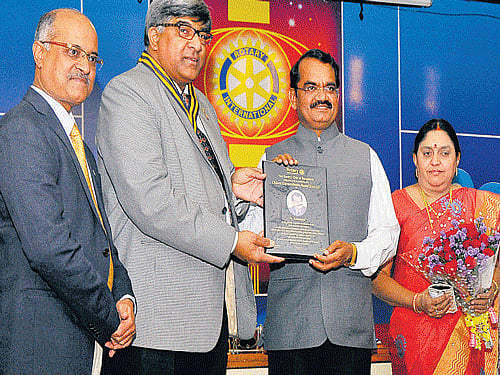 Rotary Club president Ram Kumarr Seshu presents Citizen  Extraordinaire award (2014-15) to Isro director Dr M Annadurai. Vice president Ranga Rao V S, Annadurai's wife Vasanthi and Rotary Club First Lady Dipti Ramkumar are seen. DH Photo
