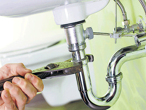 Trapped in a City with a disorganized, highly fragmented service industry, Bengalureans old and new know it is a tough call. DH photo